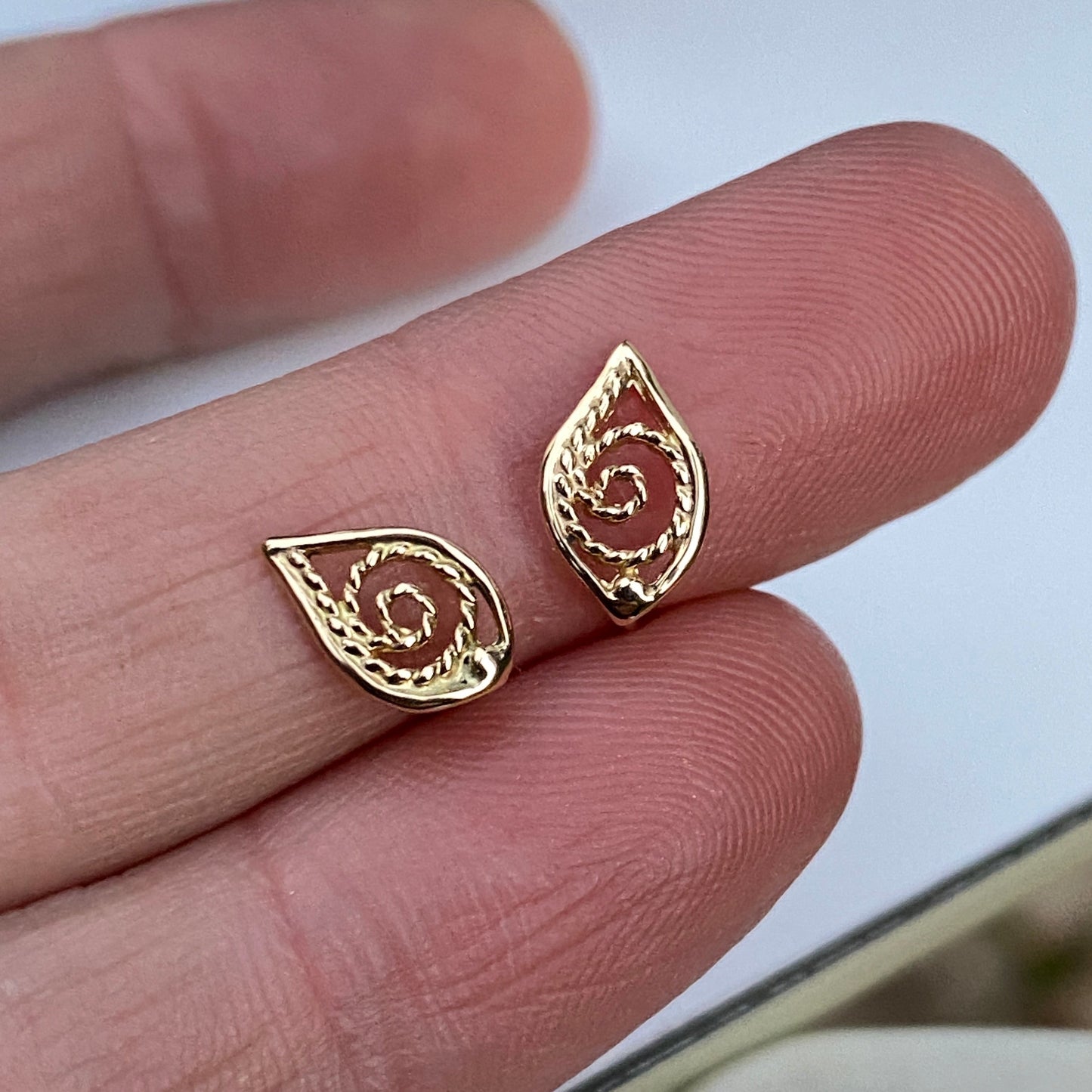 Filigree Leaf Stud Earrings
