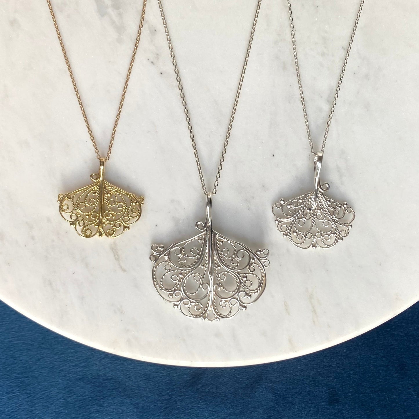 Ginkgo Leaf Gold Filigree Pendant 18K