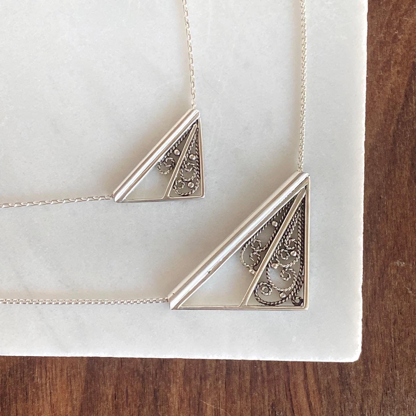 Filigree Triangle Trusses Necklace
