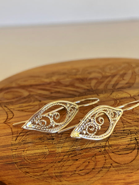 Filigree Leaf Earrings w/ Elegant Agate Drops