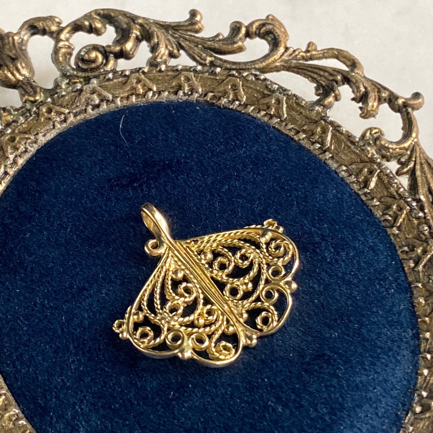 Ginkgo Leaf Gold Filigree Pendant