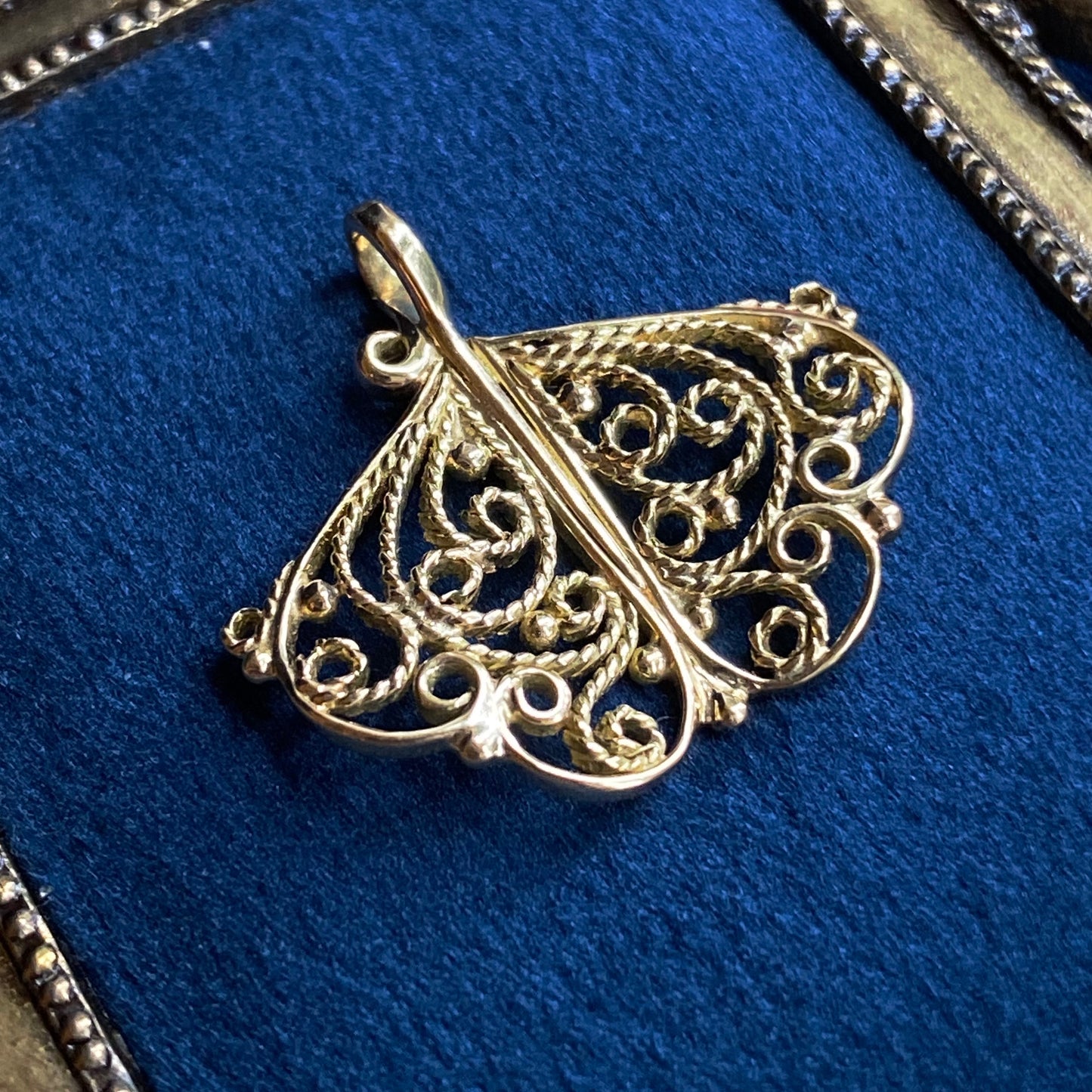 Ginkgo Leaf Gold Filigree Pendant