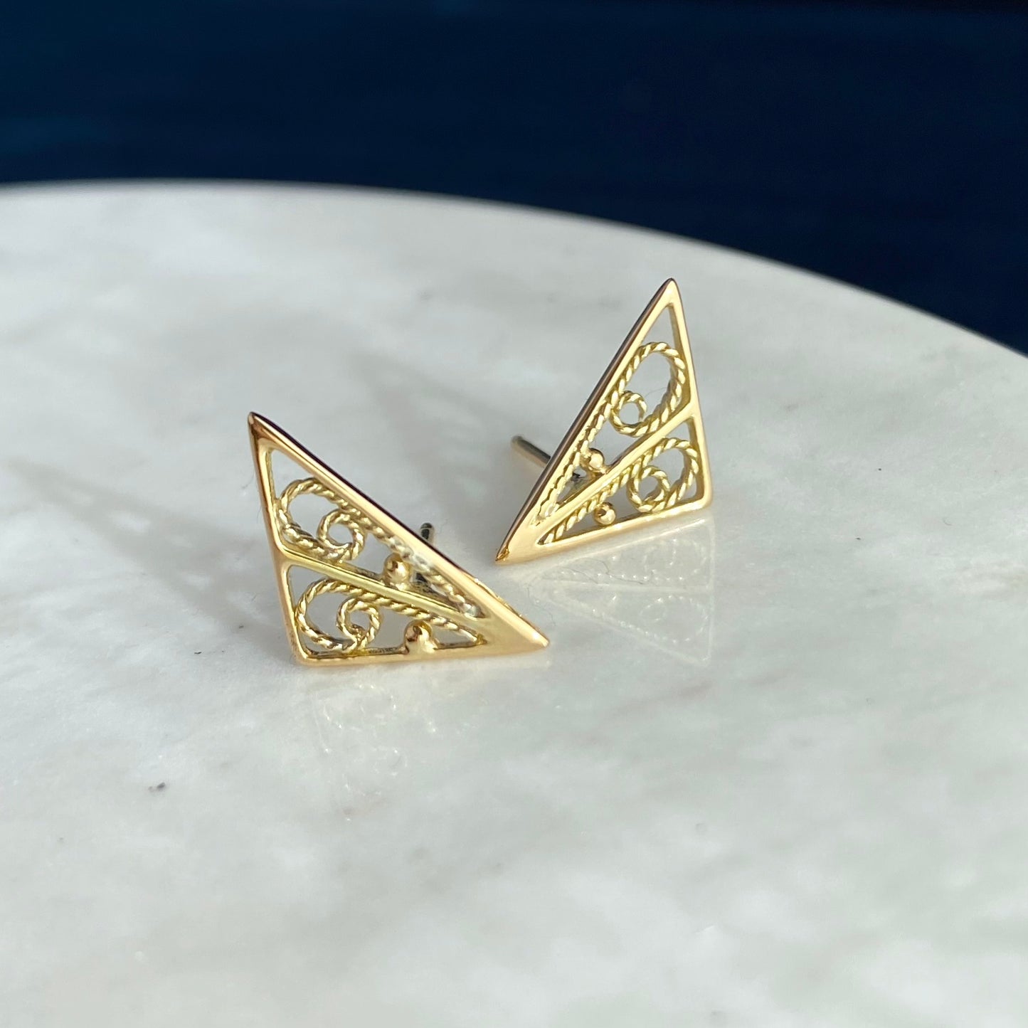 Triangle Trusses Filigree Stud Earrings