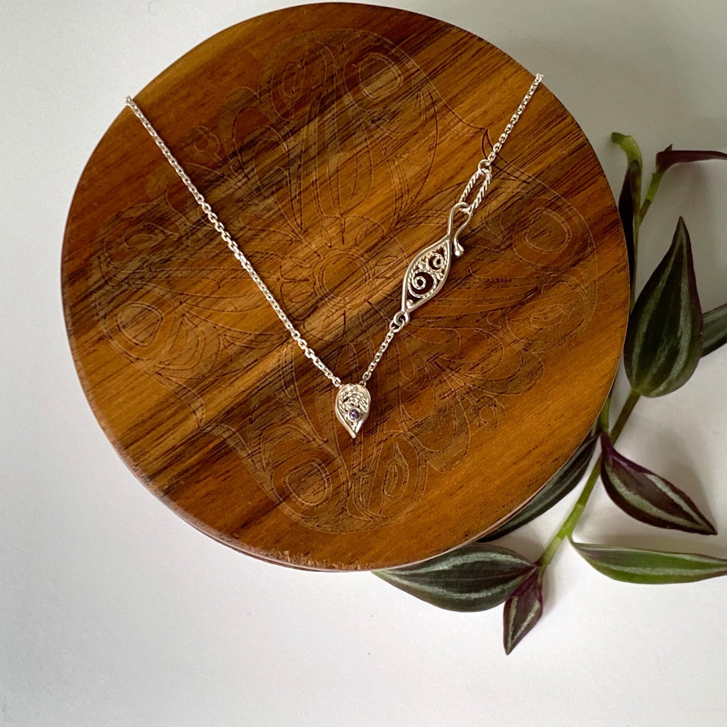 Leaf Clasp Silver Filigree Necklace