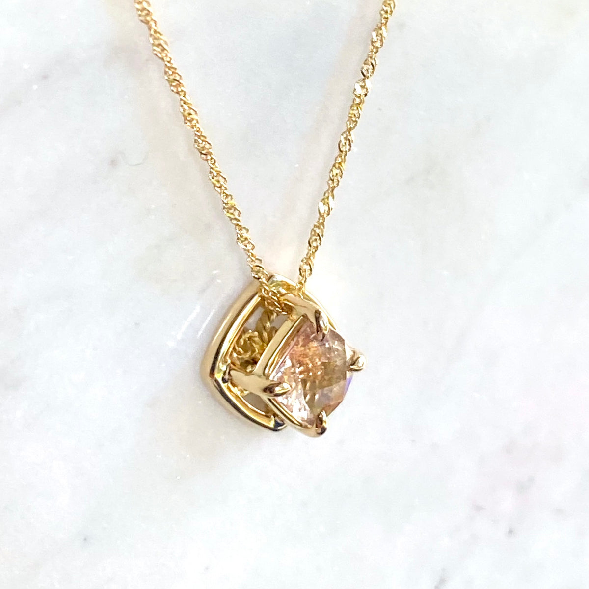 Oregon Sunstone Filigree Skylight Pendant 18k