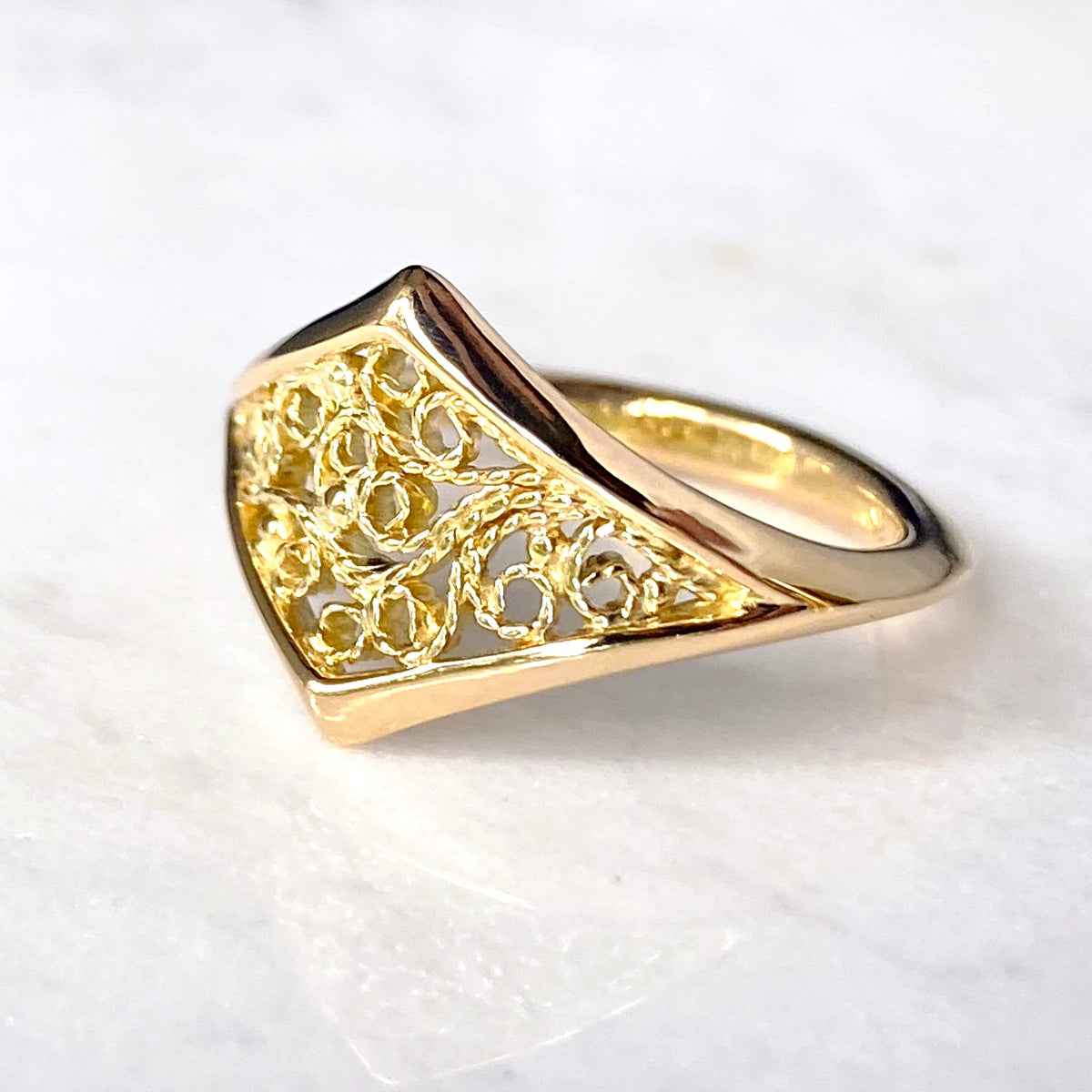 "Deco" Split Knife-Edge Chevron Filigree Ring 18k
