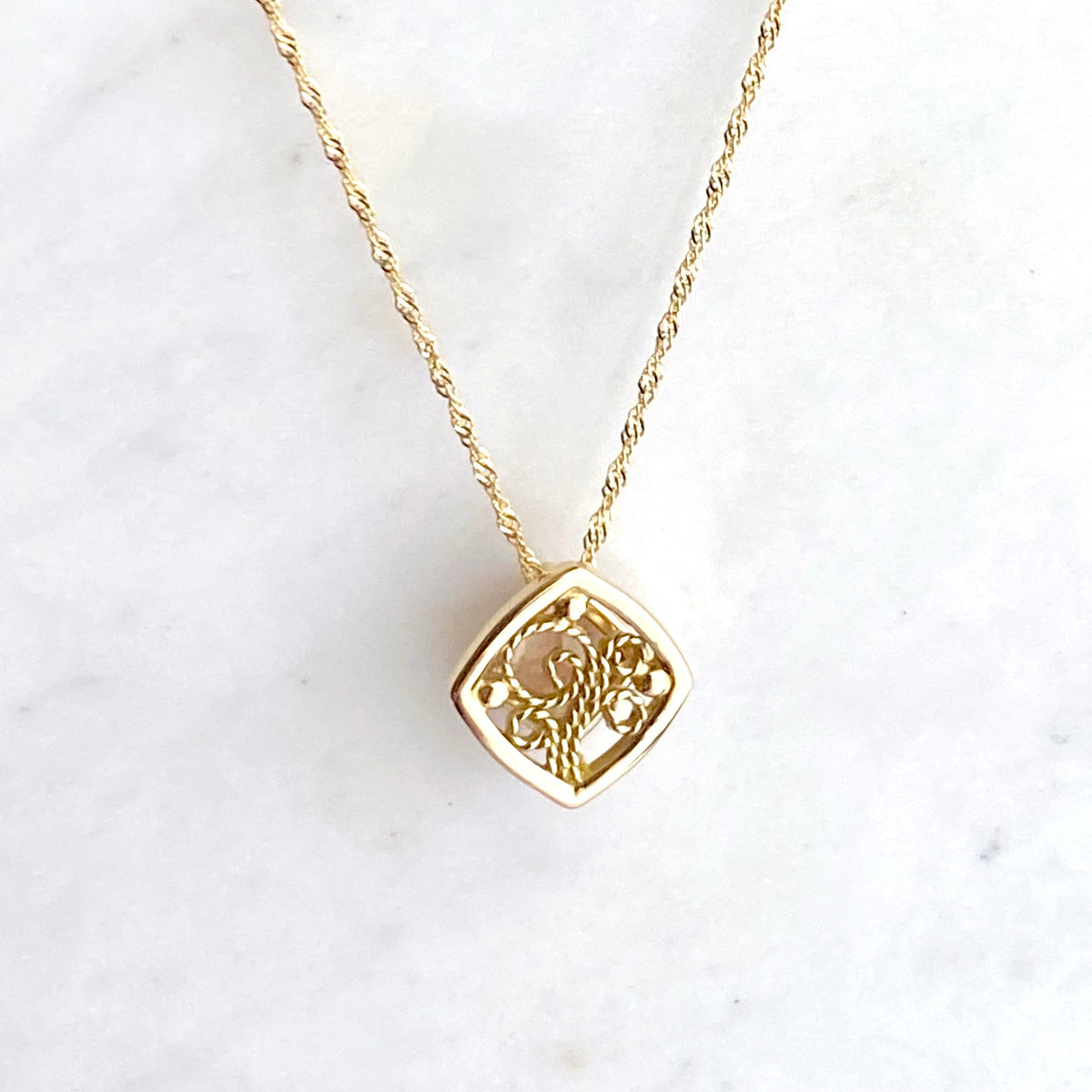 Oregon Sunstone Filigree Skylight Pendant 18k