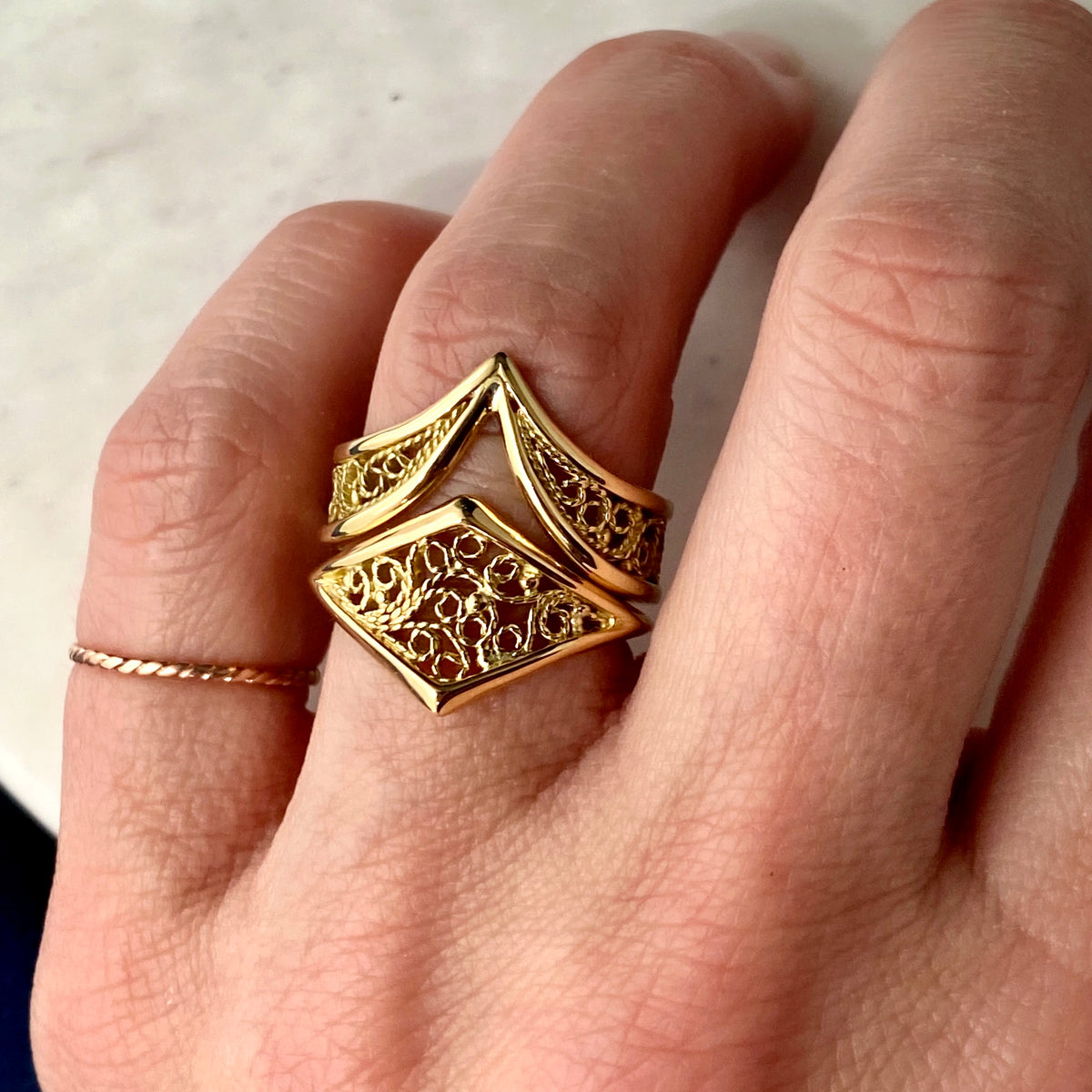 "Deco" Split Knife-Edge Chevron Filigree Ring 18k