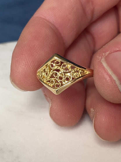 "Deco" Split Knife-Edge Chevron Filigree Ring 18k