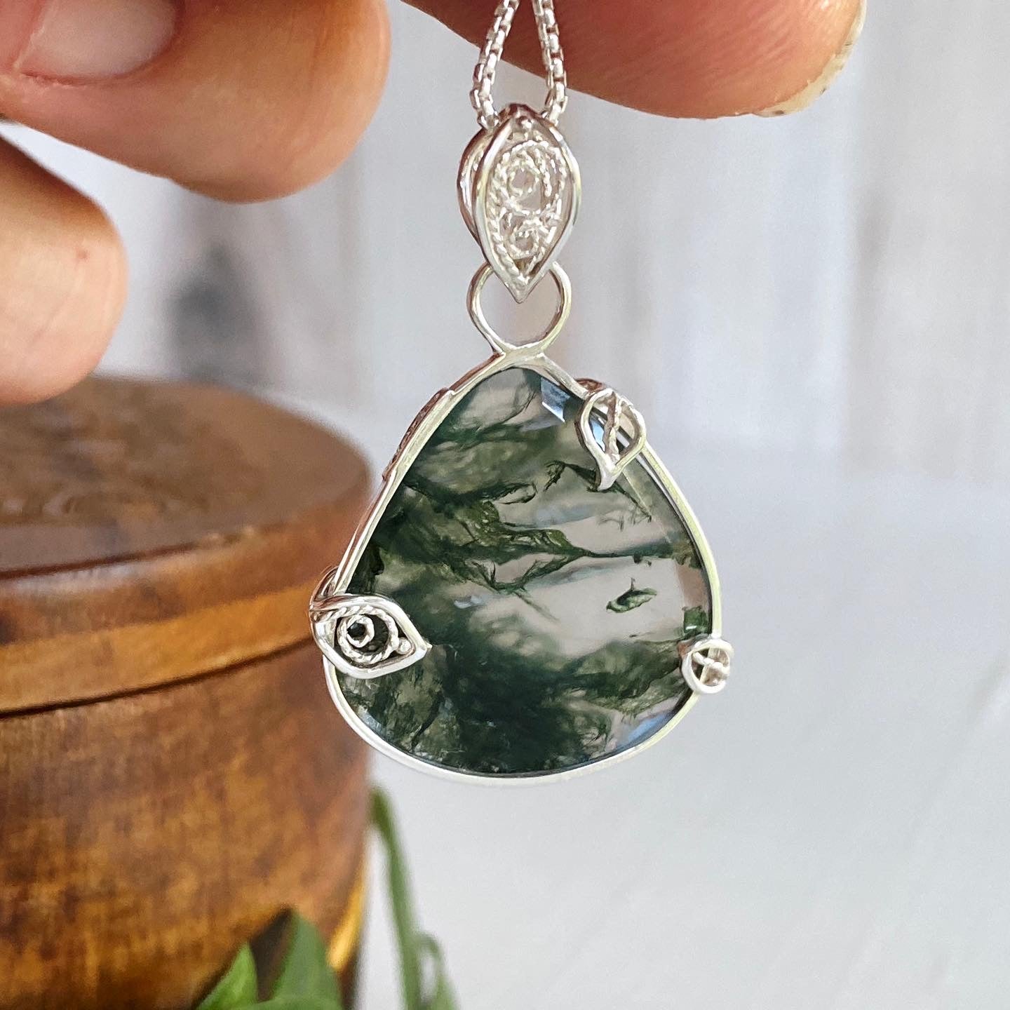 Faceted Moss Agate Pendant with Filigree Leaves